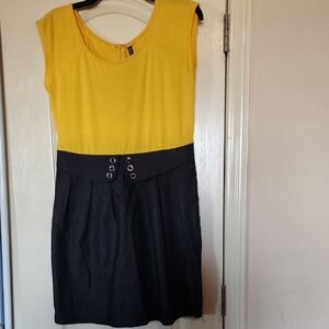 Adiva Yellow and Black Sheath Dress Sleeveless Crew Neck